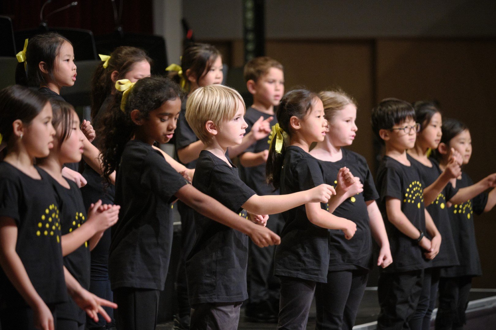 North Shore Songsters performing